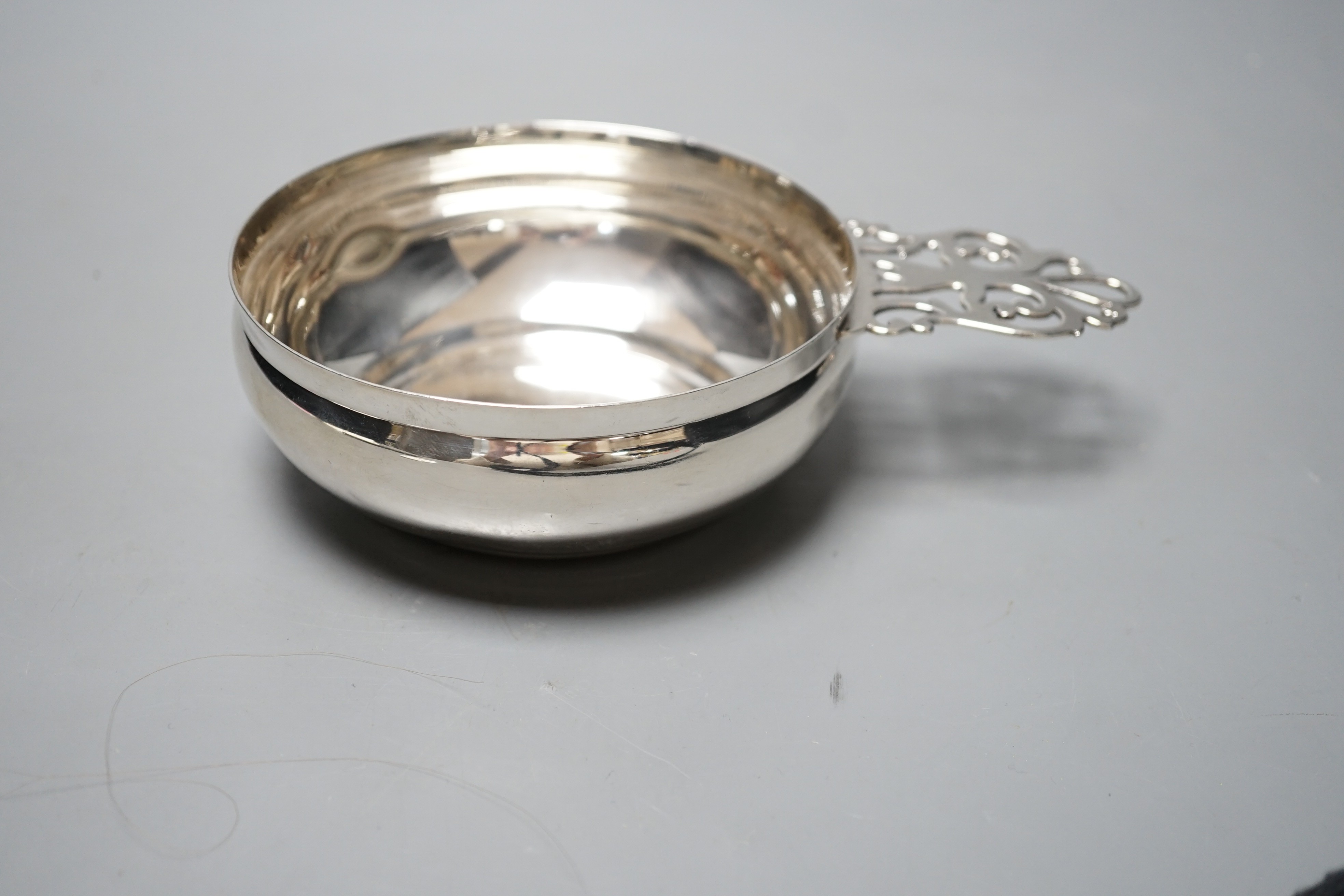 A George V silver porringer, Theodore Rossi, London, 1924, 17.9cm over handle, 6.1oz.